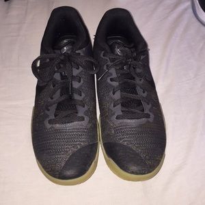 Kobe low top basketball shoes